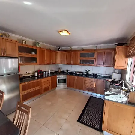 Semesterbostad Casa Abreu Gouveia In Ponta Do Pargo Calheta (Madeira)